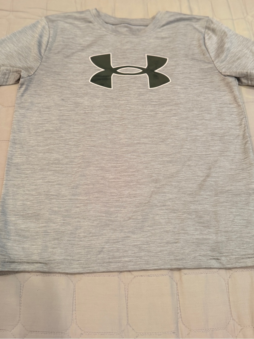 Boys Under Armour Light Gray Heather Performance Shirt MEDIUM